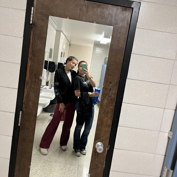 Meet your Posher, Antonia - Picture 1 of 1